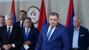 Bagerima ruše Dodika, a ni okrznuli ga nisu! Čak mu i pomažu: Kapidžić se obrušio na Konakovića - content image