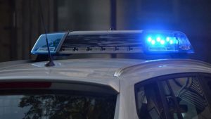 Srbijanski policajci izveli muškarca iz automobila i šutirali ga: MUP saopštio svoju verziju priče - content image