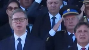 Načelnik Zajedničkog štaba OSBiH na vojnoj paradi u Beogradu 'čuva leđa' Vučiću - featured image