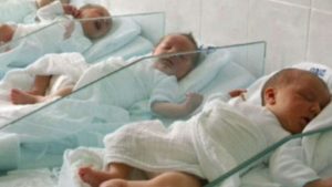 Greška koja je promijenila njihove živote: Slučaj zamjene beba riješen nakon 35 godina - featured image