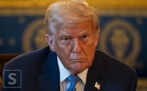 BBC se izvinio Trumpu zbog montaže govora, ali odbili da mu isplate odštetu od milijardu dolara - featured image