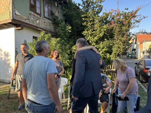 Dodik dao 110.000 KM za kupovinu kuće bošnjačkoj porodici Spahalić - featured image
