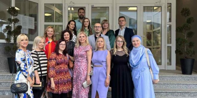 Predivna priča iz BiH: Prilikom obilježavanja 20 godina mature donirali 2.000 KM za stipendiranje dvoje odličnih učenika (FOTO) - featured image