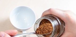 PIJETE INSTANT-KAVU? Novo istraživanje otkriva povezanost s povećanim rizikom od gubitka vida! - featured image