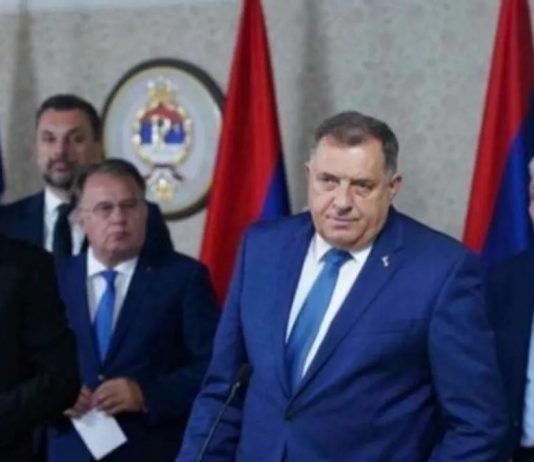 Bagerima ruše Dodika, a ni okrznuli ga nisu! Čak mu i pomažu: Kapidžić se obrušio na Konakovića - content image