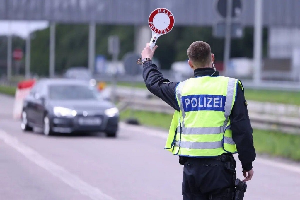 Lažni policajac iz BiH osuđen u Austriji zbog prevare “teške” 330.000 eura - featured image