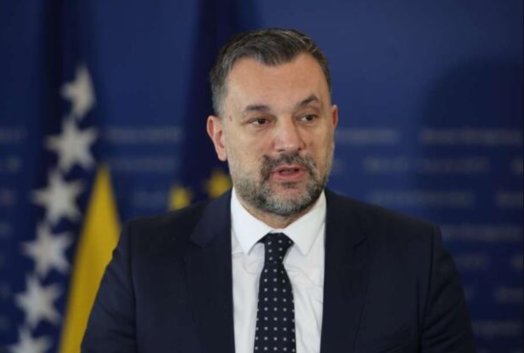 Pogledajte kakvom slikom je Konaković žacnuo Dodika i Izetbegovića: ‘Pred vama je politička penzija…’ - featured image