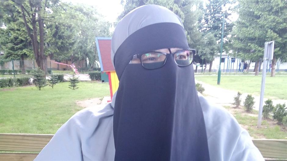 SESTRA U SUPERMARKETU OTKRILA SVOJ NIKAB I S PIKA ODGOVORILA MRZOVOLJNOJ RADNICI ZA KASOM: Ovako se islam brani. Svaka cast! - featured image