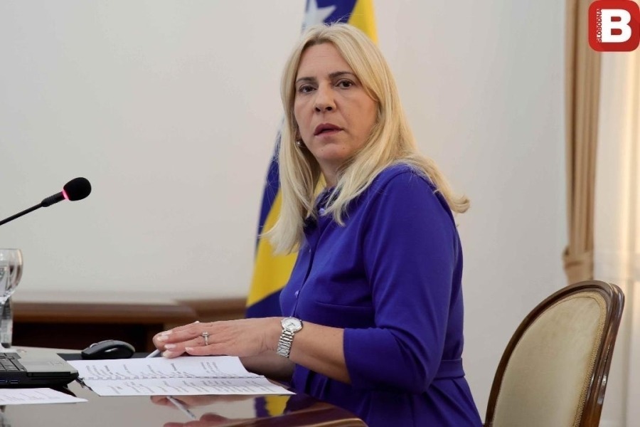 BURNO U SARAJEVU: Željka Cvijanović obavijestila Denisa Bećirovića i Željka Komšića da se vanredna sjednica… - featured image