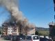 Gori zgrada u bh. gradu: Vatrogasci se bore sa velikim požarom - featured image