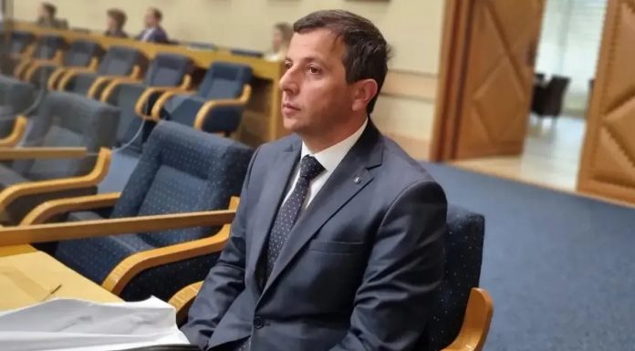 Vukanović: RS ulazi u novu krizu, Dodik je svjestan da krši zakone lažno se predstavljajući - featured image