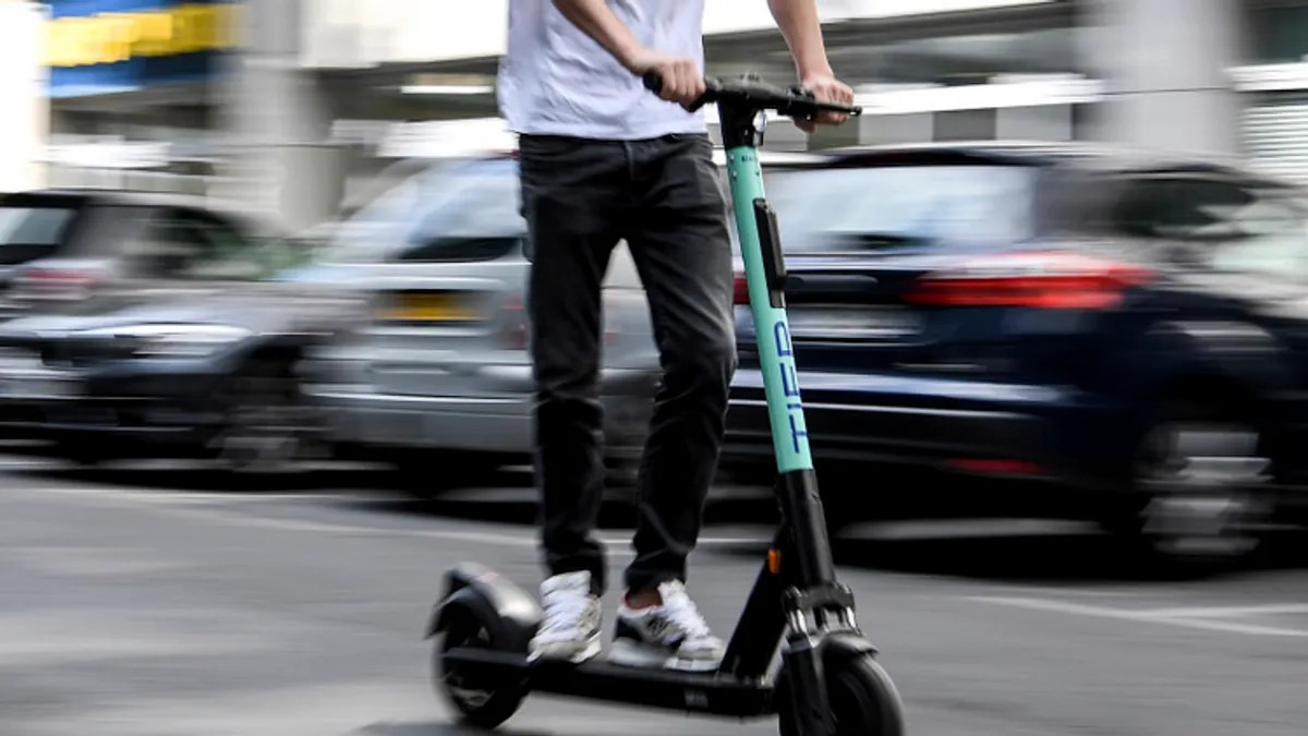 Roditelji kažnjeni jer su djeca vozila električne romobile bez kacige - featured image