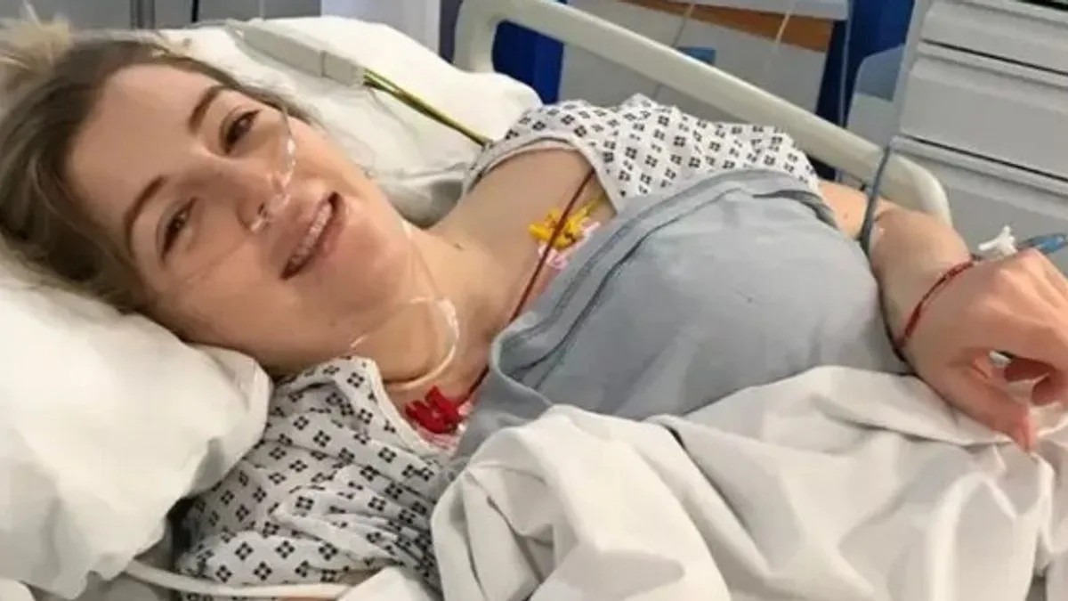 Imate naviku 'pucati' vratom? Ova djevojka je tako dobila moždani udar i paralizu - featured image