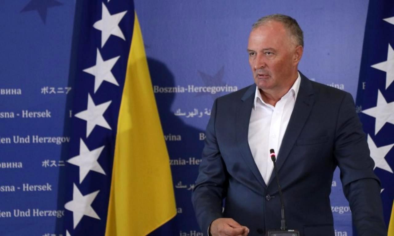 Helez: Ovako više ne može! - featured image