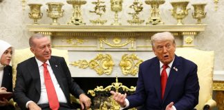 Trump nagovara Erdogana da prestane kupovati rusku naftu: "Ovo je čovjek s jakim stavom" - featured image