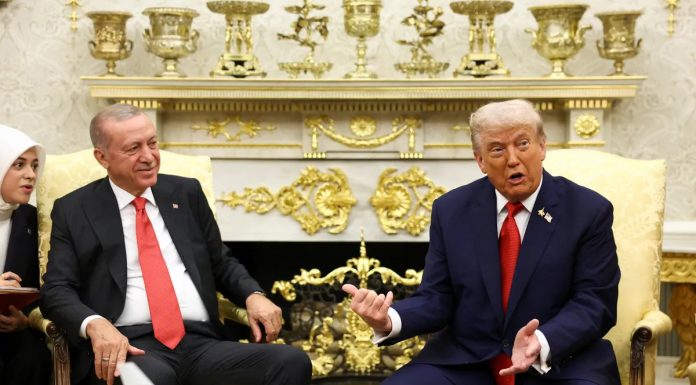Trump nagovara Erdogana da prestane kupovati rusku naftu: "Ovo je čovjek s jakim stavom" - featured image
