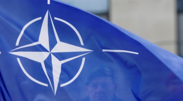 Neidentificirani dronovi sat vremena letjeli oko ključne NATO baze - featured image