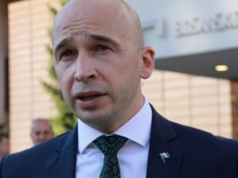 Nezir Pivić predaje pet predmeta na Pravnom fakultetu, a uspio je zakazati čak tri ispita istovremeno - featured image