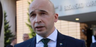 Nezir Pivić predaje pet predmeta na Pravnom fakultetu, a uspio je zakazati čak tri ispita istovremeno - featured image