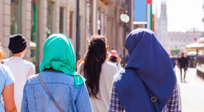 Mržnja prema muslimanima dostigla ‘nezapamćen nivo’: Postala je toliko ‘normalna’ da se mnogi incidentni više ni ne prijavljuju - featured image