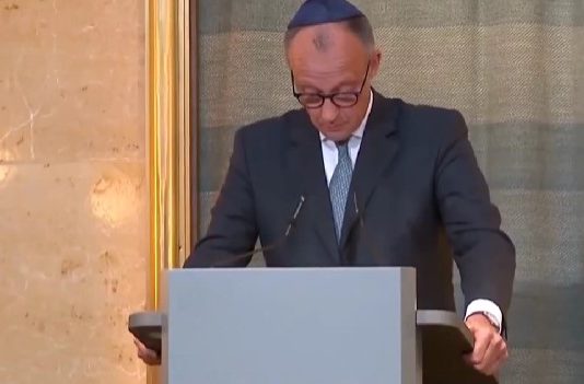 SUZE NJEMAČKOG KANCELARA: “Želim da kažem koliko me je stid svega” - featured image