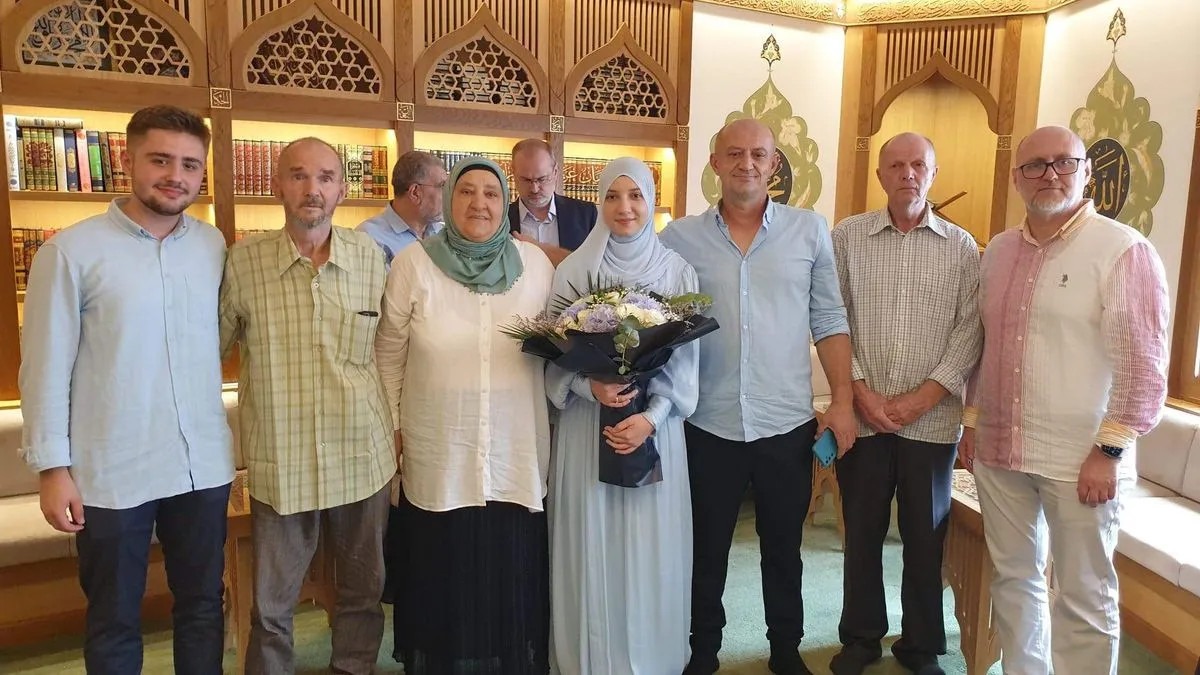 Elma Husejnović postala hafiza Kur’ana: Behram-begova medresa dobila 111. hafiza - featured image