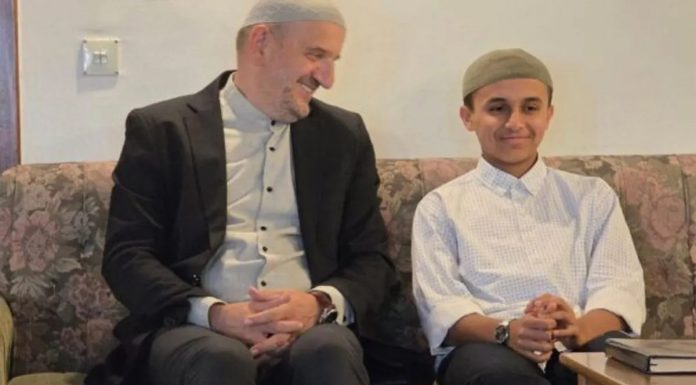 Proučio posljednje ajete napamet: 14-godišnji Omar postao hafiz Kur’ana Časnog - featured image