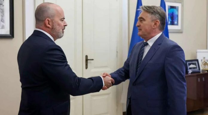 O čemu je Komšić razgovarao sa američkim diplomatom? - featured image