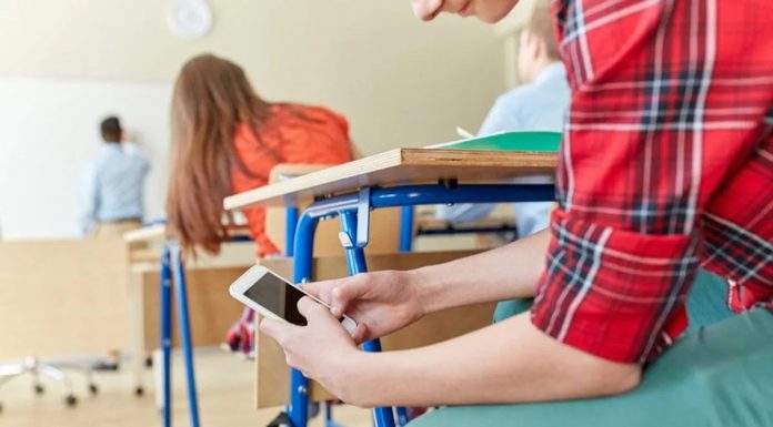 Podržavate li vi zabranu korišenja mobitela u školama? Evo šta pokazuje anketa iz Tuzle - featured image