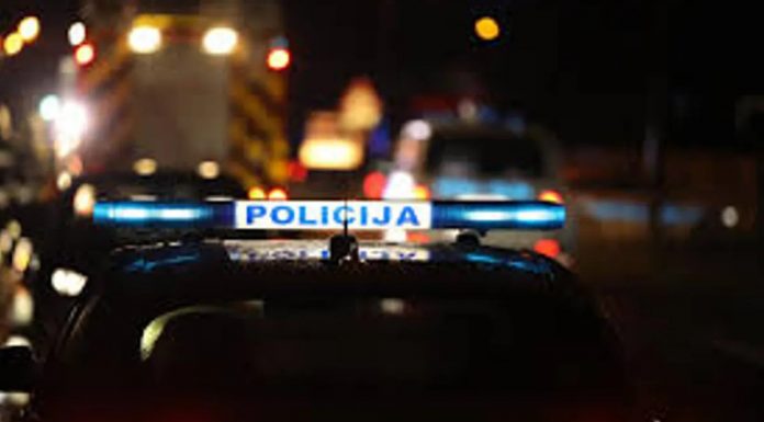 Jezivo! Vozač bez dozvole upao u dvorište, prijetio ženi s bebom i izazvao sudar - featured image