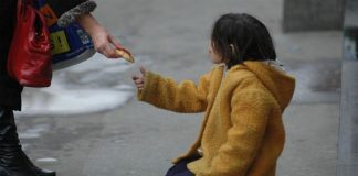 Roditelji iz Tuzle djecu koristili za brakove i prosjačenje, sud im izrekao kazne zatvora zbog trgovine ljudima - featured image