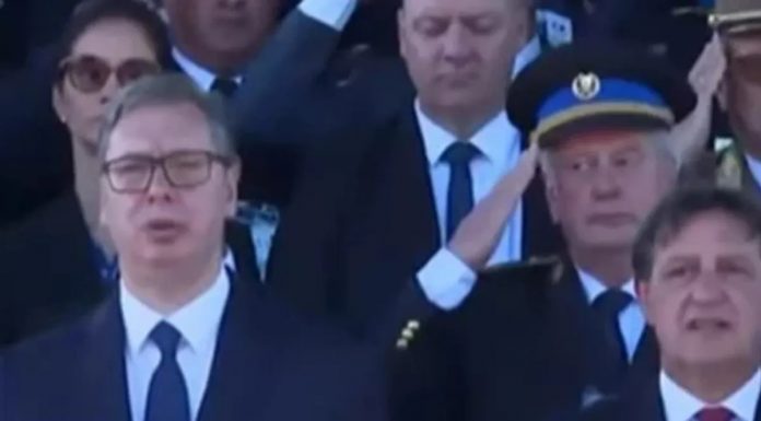 Načelnik Zajedničkog štaba OSBiH na vojnoj paradi u Beogradu 'čuva leđa' Vučiću - featured image