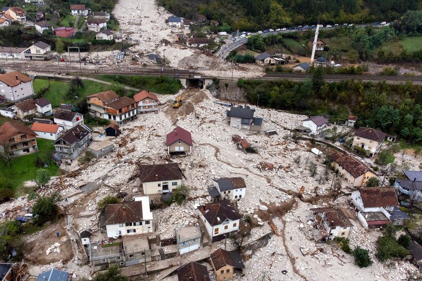 Lejla o mužu heroju, godinu nakon poplava u BiH: Na leđima spasio cijelu porodicu, a onda je nestao - featured image