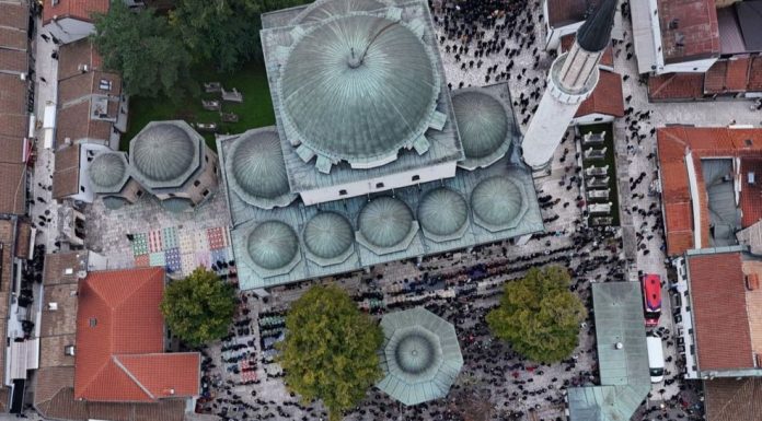 Veličanstven oproštaj: Pogledajte kako je izgledala dženaza Halidu Bešliću iz zraka - featured image
