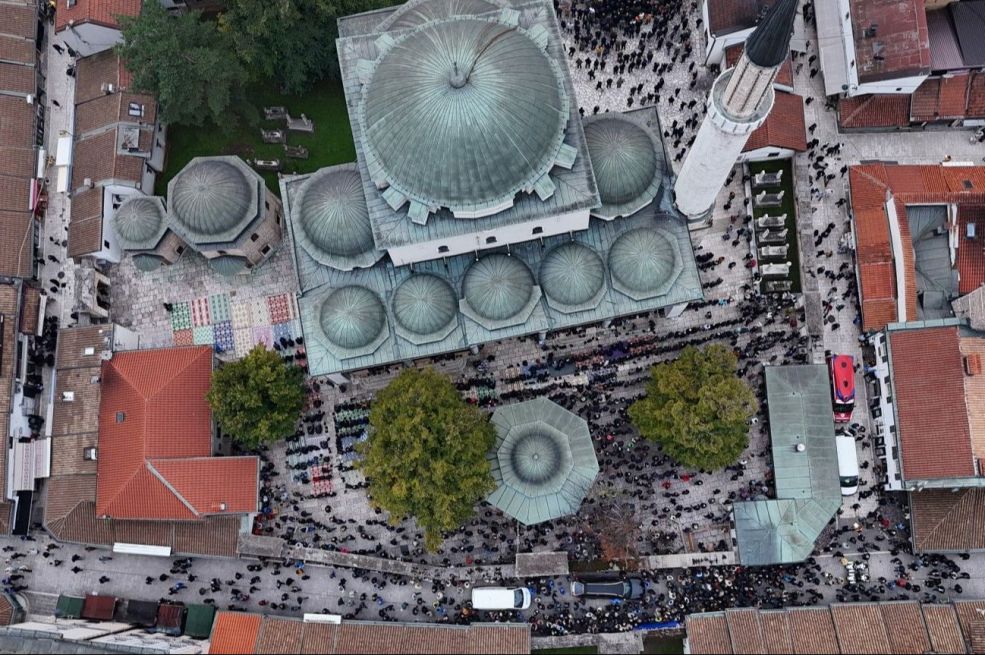 Veličanstven oproštaj: Pogledajte kako je izgledala dženaza Halidu Bešliću iz zraka - featured image