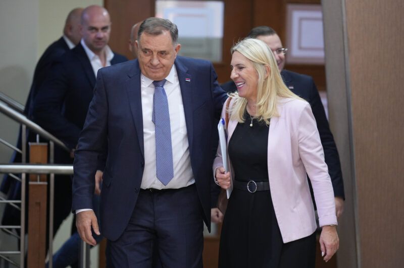 Dodik se na kraju ipak povukao pred državom: Izjave otkrivaju čega se prepao - featured image