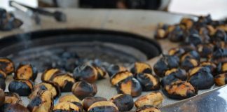 Pečene kestene ćete jednostavno oguliti uz samo jedan trik: Sami će ispasti iz ljuske - featured image