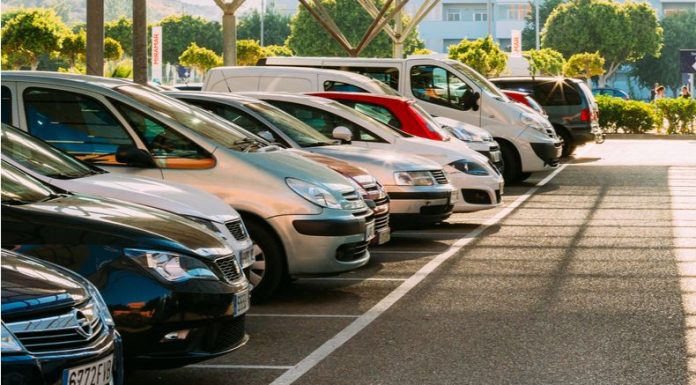 Nevjerovatan incident: Otac sa sinovima pretukao komšiju zbog parking mjesta Nevjerovatan incident: Otac sa sinovima pretukao komšiju zbog parking mjesta - featured image