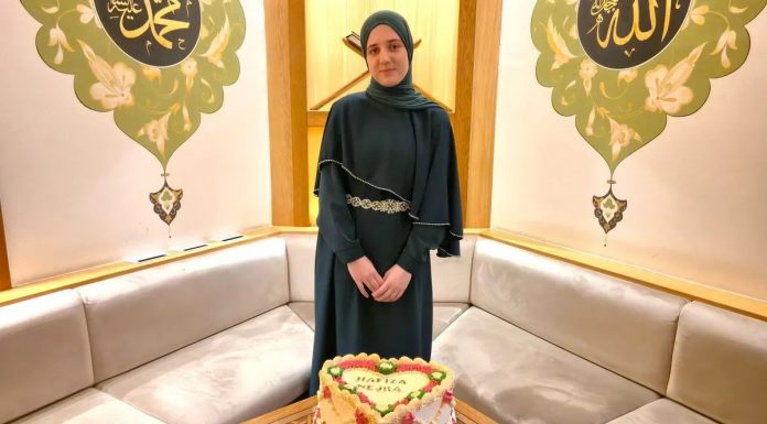 Ponos i suze radosnice: 19-godišnja Nejra stekla zvanje hafize Kur'ana - featured image