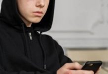Dječak (12) uradio izazov sa TikToka i poslije 20 minuta su ga pronašli mrtvog: Ovo su zatekli pored njega Dječak (12) uradio izazov sa TikToka i poslije 20 minuta su ga pronašli mrtvog: Ovo su zatekli pored njega - featured image
