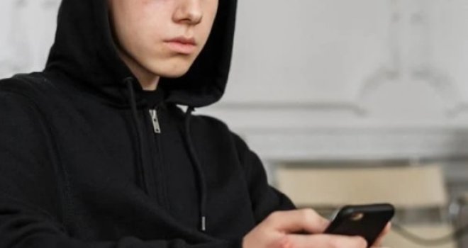 Dječak (12) uradio izazov sa TikToka i poslije 20 minuta su ga pronašli mrtvog: Ovo su zatekli pored njega Dječak (12) uradio izazov sa TikToka i poslije 20 minuta su ga pronašli mrtvog: Ovo su zatekli pored njega - featured image