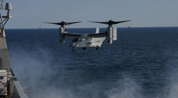 Dramatična noć na moru: Američki borbeni avion i helikopter srušeni u razmaku od pola sata! Dramatična noć na moru: Američki borbeni avion i helikopter srušeni u razmaku od pola sata! - featured image