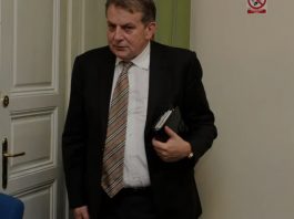 Dubravko Grgić nudi da plati prijevoz bošnjačkoj djeci u Stocu – “Ne mogu gledati tu sramotu!” - featured image