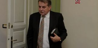 Dubravko Grgić nudi da plati prijevoz bošnjačkoj djeci u Stocu – “Ne mogu gledati tu sramotu!” - featured image