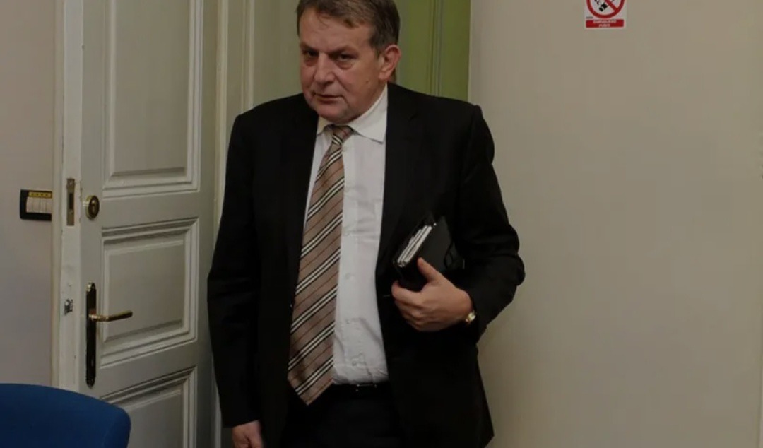 Dubravko Grgić nudi da plati prijevoz bošnjačkoj djeci u Stocu – “Ne mogu gledati tu sramotu!” - featured image