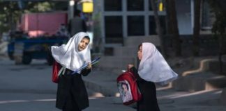 Do 1000 eura kazne za roditelje djevojčica s maramama u Austriji - featured image