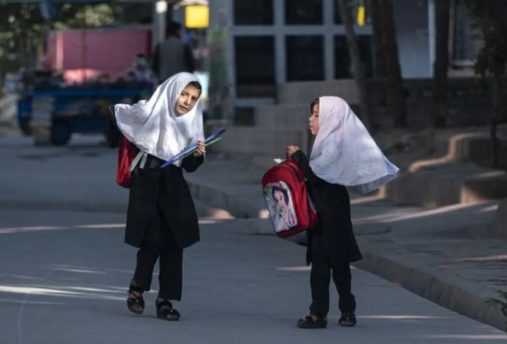 Do 1000 eura kazne za roditelje djevojčica s maramama u Austriji - featured image