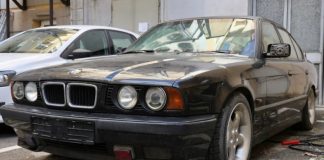 Pogledajte BMW koji je koristio Alija Izetbegović; direktor BH Pošte tvrdi da ga muzej i fondacija nisu željeli - featured image