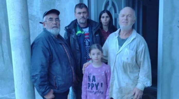 Trojica Kladušana izgradila dom porodici Džananović Trojica Kladušana izgradila dom porodici Džananović - featured image