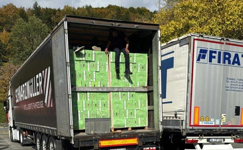 Bh. kamiondžija herojskim potezom spriječio bijeg migranata: Sam pozvao policiju i čuvao zatvorenu prikolicu - featured image
